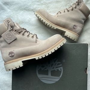 Authentic Timberland Premium beige boots with original box. Like new condition.